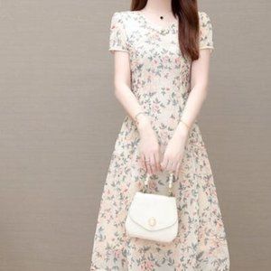 Short-sleeved V-necked de-aging breathable dress woman